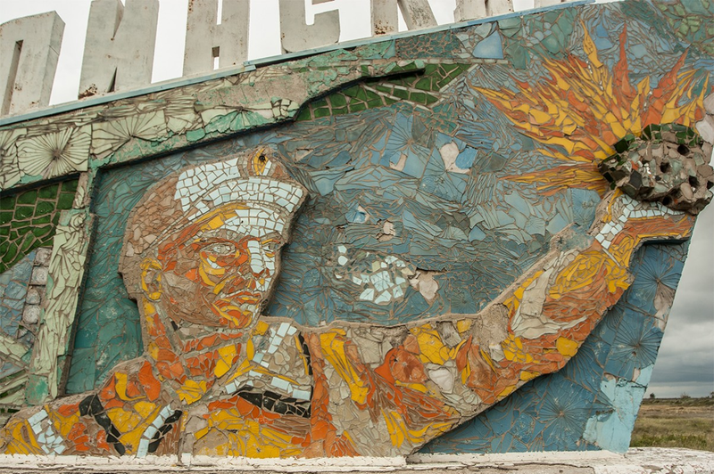 Illustration for article titled The Melancholy, Crumbling Remains Of Great Socialist Murals